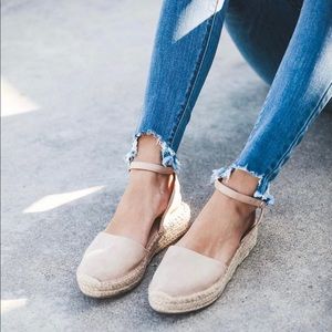 Tan close toe sandal